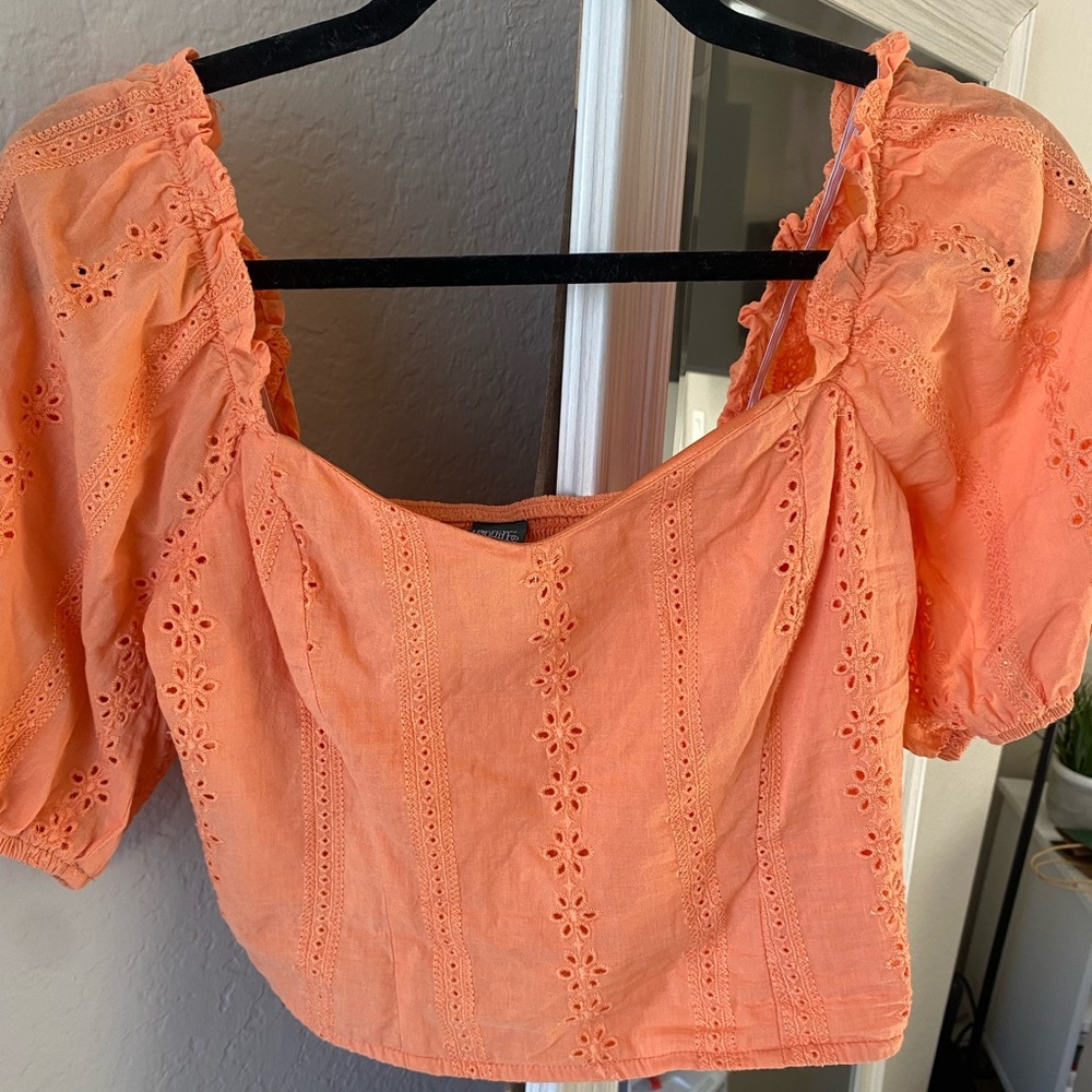 Cute crop top with puffy sleeves